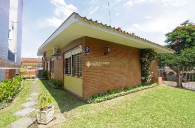 Casa com 3 quartos à venda na rua veronese, 297, são sebastião, porto alegre, 214 m2 por r$ 990.000