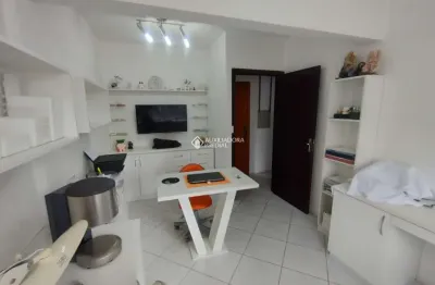 Sala comercial à venda na rua uruguai, 295, centro histórico, porto alegre, 31 m2 por r$ 107.000
