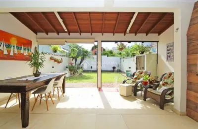 Casa em condomínio fechado com 3 quartos à venda na rua deputado hugo mardini, 1780, passo das pedras, porto alegre, 191 m2 por r$ 885.000