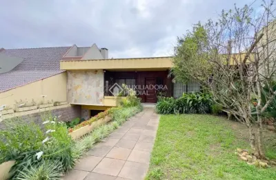 Casa com 4 quartos à venda na rua joão paetzel, 336, chácara das pedras, porto alegre, 470 m2 por r$ 2.000.000