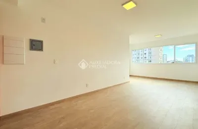 Apartamento com 3 quartos à venda na rua monteiro lobato, 334, partenon, porto alegre, 74 m2 por r$ 599.000