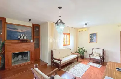 Casa com 4 quartos à venda na rua professor josé maria rodrigues, 58, vila ipiranga, porto alegre, 302 m2 por r$ 1.140.000