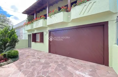 Casa com 4 quartos à venda na rua professor josé maria rodrigues, 58, vila ipiranga, porto alegre, 302 m2 por r$ 1.083.000