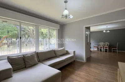 Casa com 4 quartos à venda na rua doutor ney de almeida brito, 105, jardim lindóia, porto alegre, 241 m2 por r$ 1.120.000