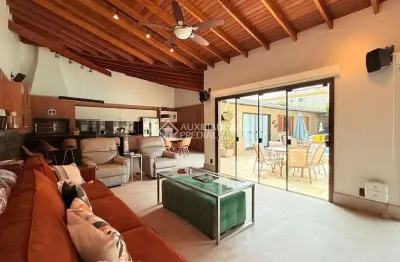 Casa com 5 quartos à venda na rua jataí, 563, cristal, porto alegre, 499 m2 por r$ 1.800.000