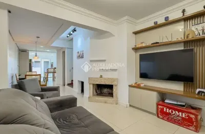 Casa com 3 quartos à venda na rua doutor galdino nunes vieira, 153, jardim itu sabará, porto alegre, 140 m2 por r$ 549.990