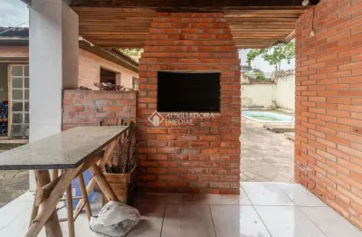 Casa com 3 quartos à venda na rua doutor barcelos, 260, tristeza, porto alegre, 250 m2 por r$ 900.000