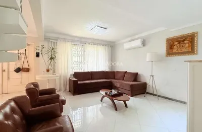 Casa com 3 quartos à venda na Rua Rossini, 95, São Sebastião, Porto Alegre, 325 m2 por R$ 1.060.000