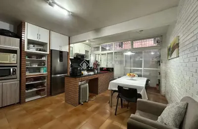 Casa com 2 quartos à venda na Avenida São Paulo, 132, São Geraldo, Porto Alegre, 200 m2 por R$ 900.000