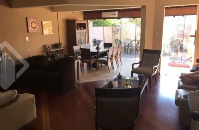 Casa em condomínio fechado com 4 quartos à venda na rua manoel lopes meirelles, 68, jardim itu sabará, porto alegre, 181 m2 por r$ 1.000.000