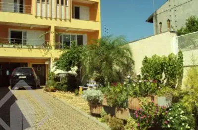 Casa em condomínio fechado com 4 quartos à venda na rua arnaldo ballve, 512, jardim itu sabará, porto alegre, 396 m2 por r$ 1.140.000