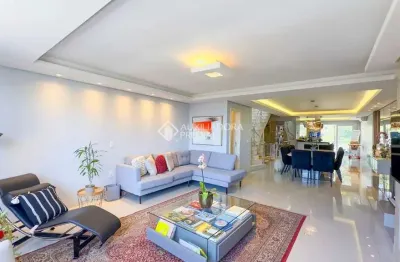 Casa com 3 quartos à venda na rua miracema, 315, chácara das pedras, porto alegre, 352 m2 por r$ 1.699.000