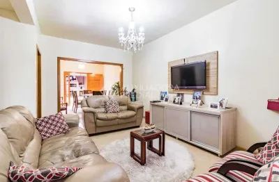 Casa com 3 quartos à venda na avenida cai, 884, cristal, porto alegre, 192 m2 por r$ 750.000
