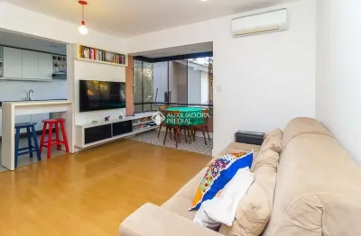 Apartamento com 2 quartos à venda na travessa pesqueiro, 60, cidade baixa, porto alegre, 64 m2 por r$ 459.000