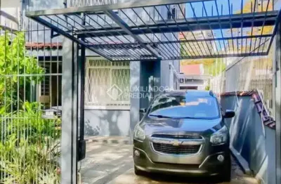 Casa com 3 quartos à venda na rua lagoinha, 100, petrópolis, porto alegre, 216 m2 por r$ 1.360.000