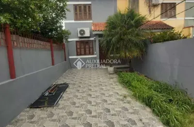 Casa com 2 quartos à venda na rua padre valerio alberton, 70, hípica, porto alegre, 67 m2 por r$ 345.000