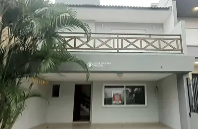 Casa em condomínio fechado com 3 quartos à venda na rua angico, 49, hípica, porto alegre, 143 m2 por r$ 680.000