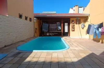 Casa com 3 quartos à venda na rua edgar sanches laurent, 46, hípica, porto alegre, 180 m2 por r$ 750.000