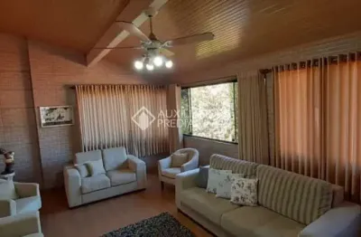 Casa com 3 quartos à venda na avenida orleaes, 744, guarujá, porto alegre, 318 m2 por r$ 650.000