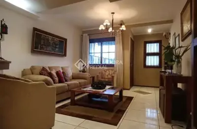 Casa com 2 quartos à venda na rua heitor kramer, 139, guarujá, porto alegre, 107 m2 por r$ 560.000