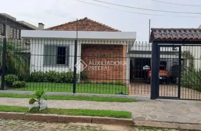 Casa com 3 quartos à venda na rua jacipuia, 317, guarujá, porto alegre, 271 m2 por r$ 721.000