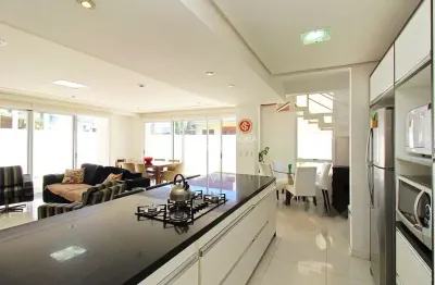 Casa com 3 quartos à venda na rua eroni soares machado, 74, hípica, porto alegre, 230 m2 por r$ 749.000