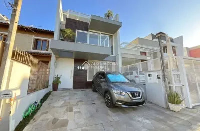 Casa com 3 quartos à venda na rua aldo sani, 114, hípica, porto alegre, 186 m2 por r$ 890.000