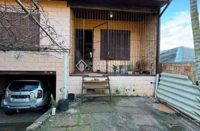 Casa com 2 quartos à venda na rua martim minaberry, 241, partenon, porto alegre, 202 m2 por r$ 450.000