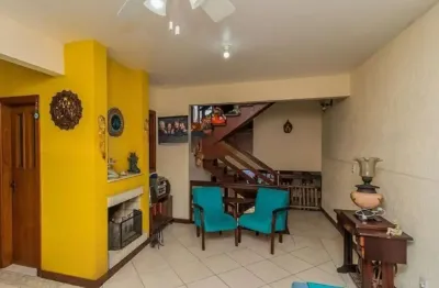 Casa com 3 quartos à venda na rua olécio cavedini, 45, espírito santo, porto alegre, 165 m2 por r$ 605.000