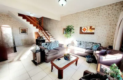 Casa com 3 quartos à venda na rua jacundá, 670, guarujá, porto alegre, 252 m2 por r$ 500.000