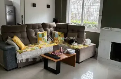 Casa com 4 quartos à venda na rua jacundá, 247, guarujá, porto alegre, 126 m2 por r$ 849.900