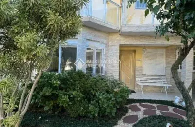 Casa em condomínio fechado com 4 quartos à venda na rua ancara, 381, espírito santo, porto alegre, 242 m2 por r$ 890.000
