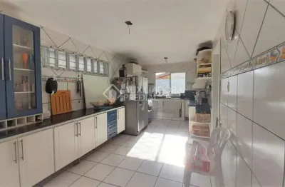 Casa em condomínio fechado com 4 quartos à venda na avenida joracy camargo, 74, santa tereza, porto alegre, 229 m2 por r$ 450.000