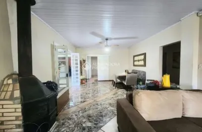 Casa com 3 quartos à venda na paquetá, 120, ouro branco, novo hamburgo, 209 m2 por r$ 580.000