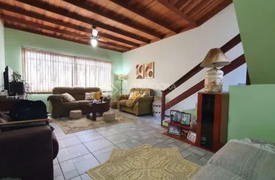 Casa em condomínio fechado com 3 quartos à venda na rua inglaterra, 619, petrópolis, novo hamburgo, 185 m2 por r$ 610.000