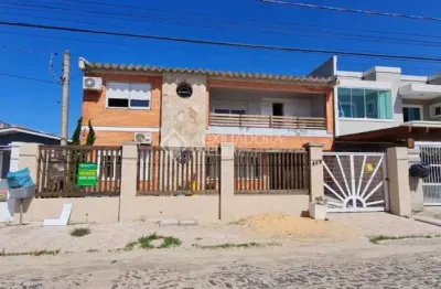 Casa com 3 quartos à venda na castro alves, 497, centro, tramandaí, 270 m2 por r$ 800.000