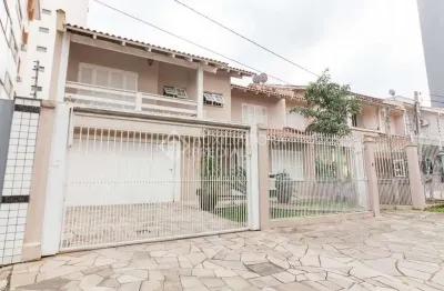 Casa em condomínio fechado com 4 quartos à venda na rua maestro salvador campanella, 279, jardim itu sabará, porto alegre, 233 m2 por r$ 950.000