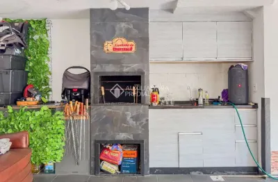 Casa em condomínio fechado com 3 quartos à venda na alameda três de outubro, 765, sarandi, porto alegre, 180 m2 por r$ 690.000