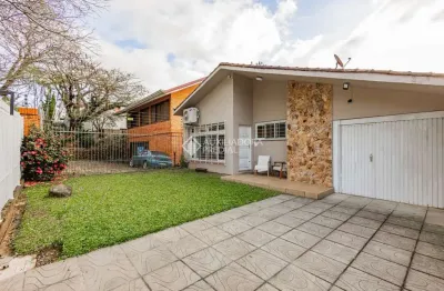 Casa com 4 quartos à venda na rua estácio de sá, 700, chácara das pedras, porto alegre, 181 m2 por r$ 1.500.000