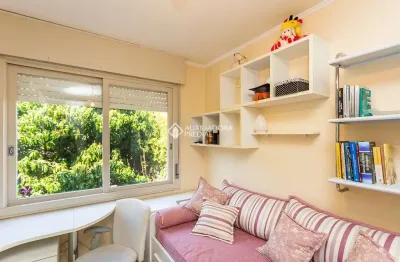 Apartamento com 2 quartos à venda na rua ari marinho, 33, higienópolis, porto alegre, 63 m2 por r$ 360.000