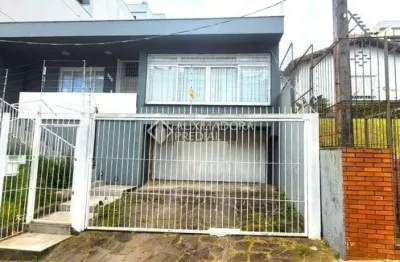 Casa com 3 quartos à venda na rua riveira, 542, petrópolis, porto alegre, 242 m2 por r$ 1.500.000