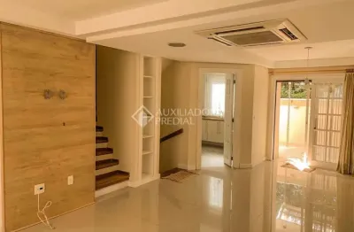 Casa em condomínio fechado com 3 quartos à venda na rua licínio cardoso, 174, chácara das pedras, porto alegre, 242 m2 por r$ 1.300.000