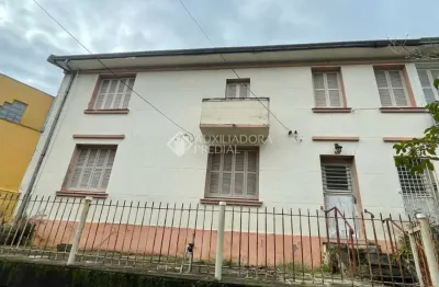 Casa com 4 quartos à venda na rua faria santos, 62, petrópolis, porto alegre, 232 m2 por r$ 748.000