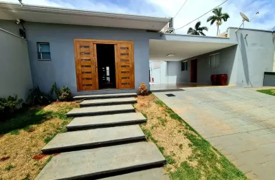 Linda Casa para Locação na Vila Sedenho com porteira fechada e móveis inclusos  - Araraquara/SP
