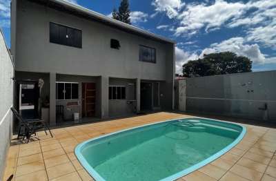 Vende ou troca, casa com piscina, canil para pets e corredor lateral.