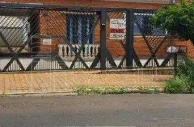 Casa padrao a venda na VILA XAVIER, Araraquara - 3 dormitorios, piscina e mais!