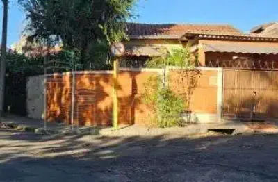 Casa a venda no JARDIM DOM PEDRO I - Araraquara | 3 dormitorios e 2 vagas de garagem