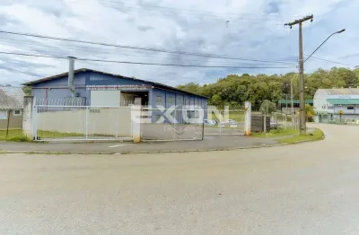 Galpão em Campo Magro com 3 Barracões Locados em Terreno de 7.240m²