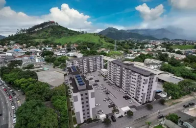 Apartamento de 3 quartos com varanda próximo ao centro do bairro, estação de trem e comércio farto.