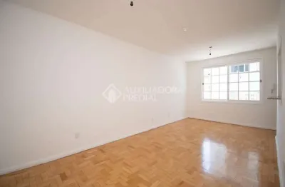 Apartamento com 2 quartos à venda na rua três de maio, 253, floresta, porto alegre, 66 m2 por r$ 330.000